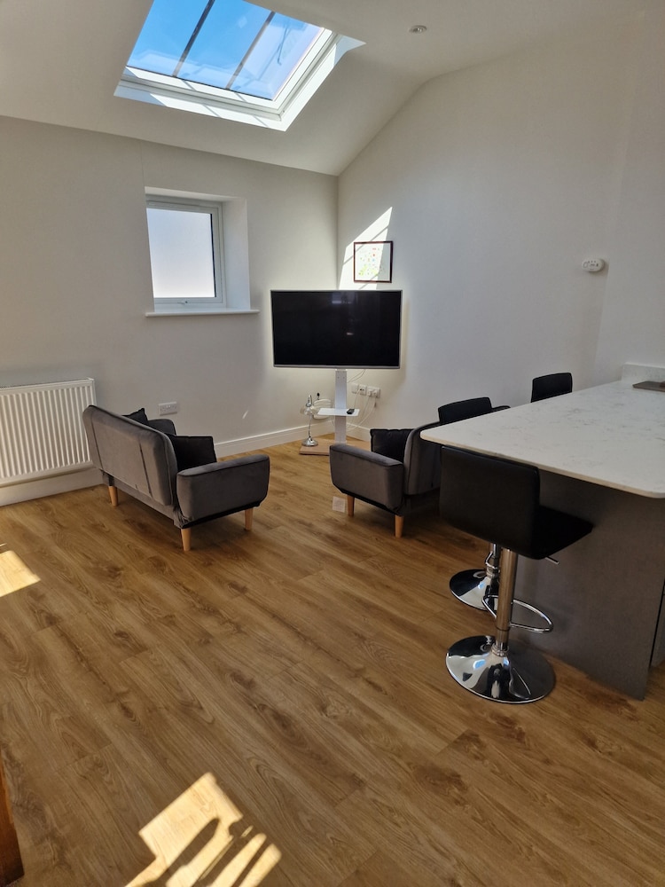 Town Center cottage — photo 3