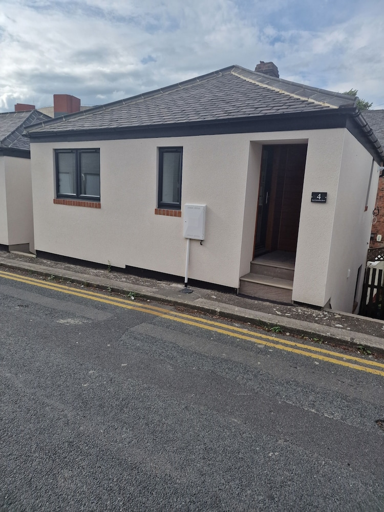 Town Center cottage — photo 6