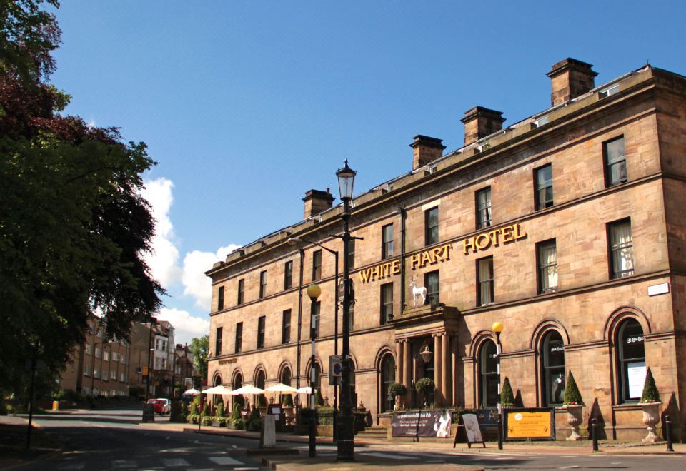 White Hart Hotel & Apartments